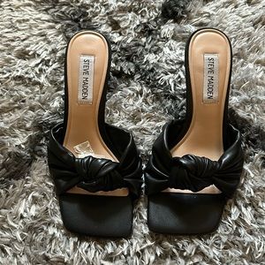 Steve Madden “Sophia” kitten heel in black size 6.5